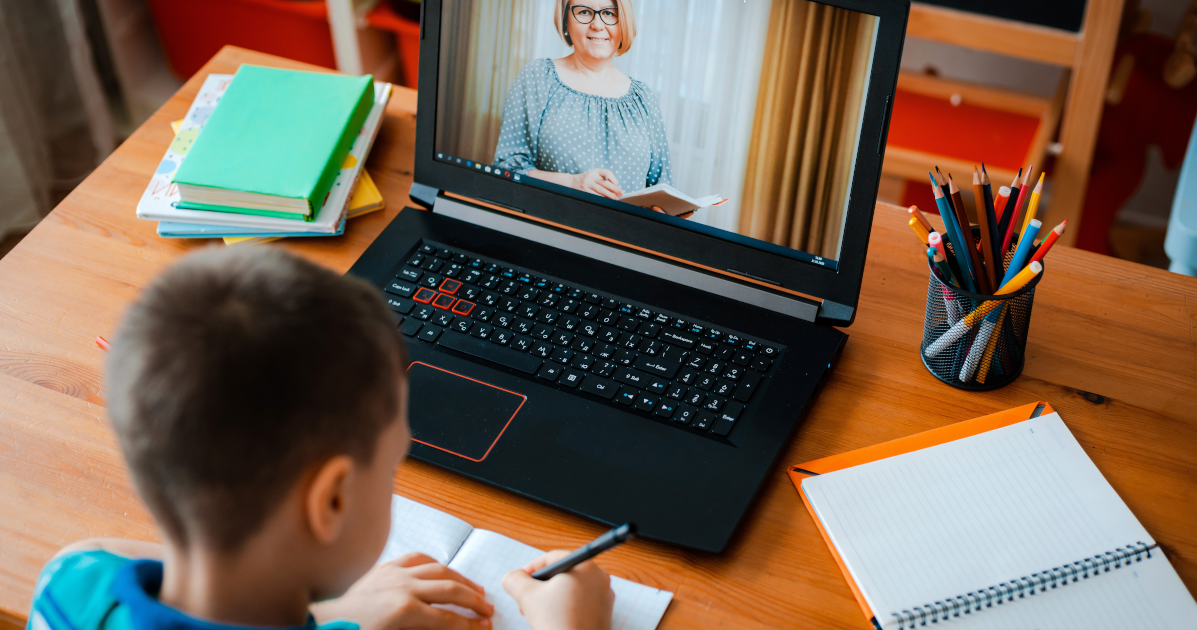 student learning virtually